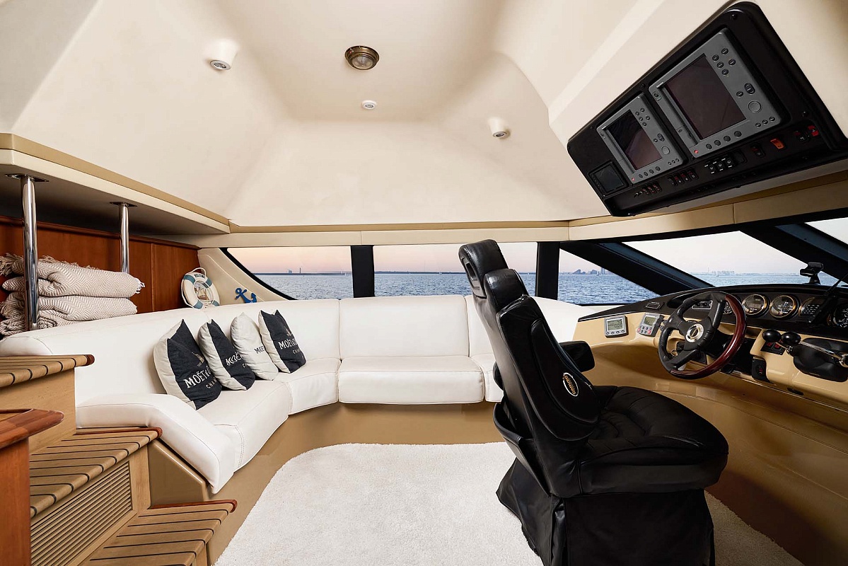Аренда яхты Carver 60 Mila в Санкт-Петербурге